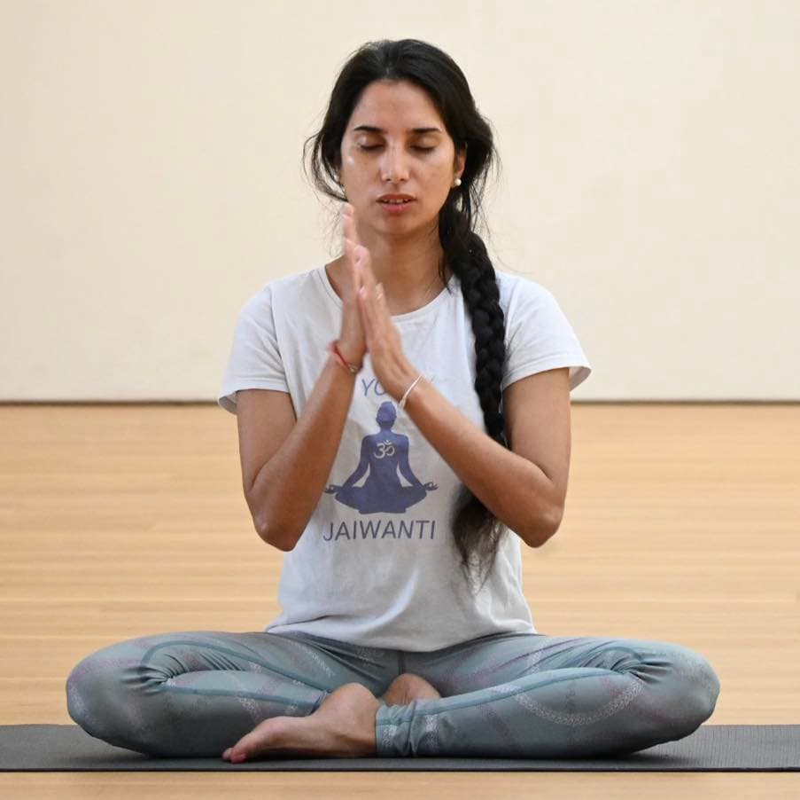 Jaiwanti seated in meditation